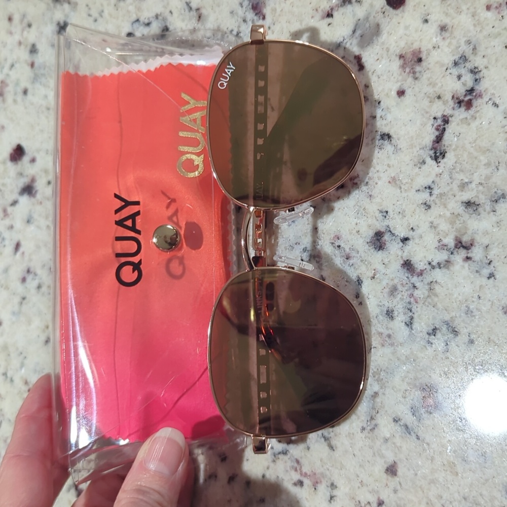NWOT Quay Jezabell Links sunglasses